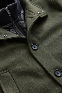 เสื้อโค้ทลำลองผู้ชายสำหรับฤดูหนาว ความยาวปานกลาง ไซส์ใหญ่ ผ้าขนสัตว์ 100% เสื้อโค้ทหนา คอวี ระบายอากาศได้ดี แห้งเร็ว ติดกระดุม ขนห่าน - Product Image 4