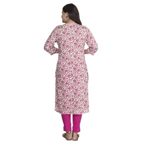 Kurti formel d'été en rayonne pour femmes indiennes et pakistanaises, avec motif floral et manches trois-quarts, disponible au prix de gros - Product Image 4