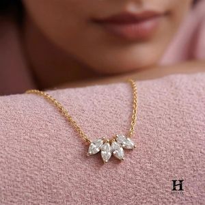 Delicado Collar con Colgante de Diamantes en Forma de Marquesa, Chapado en Oro de 14k, Diseño Floral Minimalista para Mujer, Joyería Diaria - Product Image 2