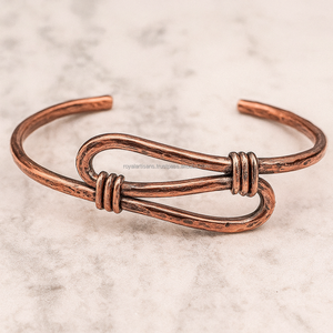 Brazaletes Clásicos de Resina para Mujer con Forma Redonda para Aniversario, Venta al por Mayor por Royal Artisans - Product Image 5