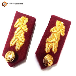 Épaulettes brodées sur mesure en or pour accessoires d'uniforme, fabriquées au Pakistan - Product Image 1