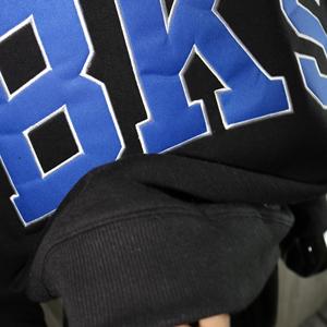 Sweat-shirt à col montant BKS BLACK avec broderie appliquée bleue, col large, URBAN PRODUCTIONS - Product Image 4