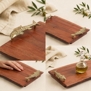 Bandeja de Servir de Madera de Sheesham Hecha a Mano de Lujo con Asas Decorativas de Latón Dorado en Forma de Pez, Plato Rectangular de Madera Premium - Product Image 5