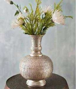 Floreros Metálicos Hechos a Mano con Diseño Ecológico, que Transforman Arreglos Florales Simples en un Visual Moderno y Duradero - Product Image 3