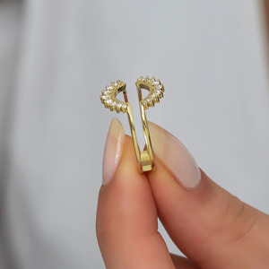 Anillo Abierto de Oro Amarillo con Diamante Cultivado en Laboratorio en Forma de Luna Creciente - Product Image 2