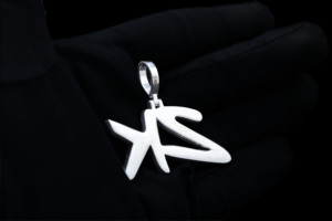 Colgante con Letra ZK, Chapado en Rodio, Aleación con Micro Pavé de Cristales, Amuleto Unisex Estilo Hiphop, Regalo de Joyería - Product Image 3