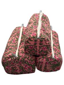Bolsa de Cosméticos Acolchada Floral Color Verde Azulado de Lujo |   Bolsa de Maquillaje de Algodón Buti Rosa Hecha a Mano con Lámina Impermeable |   Obra Maestra de Viajes - Product Image 6