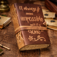Carnet en Cuir Vintage Fait Main avec Citation Gaufrée - Journal Poétique Inspirant à Bordures Frangées - Cadeau de Pleine Conscience avec Logo Personnalisé