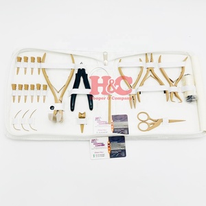 Kit d'outils beige en acier inoxydable pour l'élimination des extensions capillaires, comprenant des pinces, des micro-pinces et des aiguilles à clip, avec emballage personnalisé avec logo - Product Image 3
