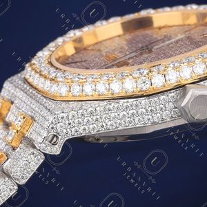 Reloj mecánico artesanal de acero inoxidable con lectura analógica, movimiento automático, diamantes moissanita de corte redondo, claridad VS VVS EF - Product Image 3