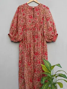 Robe courte en coton à imprimé floral rouge bohème pour femmes, avec manches bouffantes, coupe ample, col à nouer, robe d'été pour femmes - Product Image 1