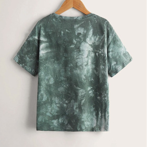 เสื้อยืดแขนสั้นลายมัดย้อม คอกลม ลำลอง สำหรับเด็กผู้ชาย สีเขียว ลายพิมพ์ โลโก้ด้านซ้ายหน้าอก - Product Image 2