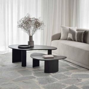 Juego de Mesas de Centro Modernas Minimalistas Negras con Forma Orgánica y Patas Cilíndricas Acanaladas para Sala de Estar, Apartamento u Hotel - Product Image 1