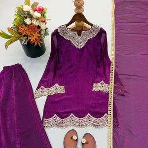 Sublimez votre tenue ethnique avec ce magnifique ensemble prêt-à-porter en soie Sharara Palazzo, entièrement brodé et prêt à porter. Le design est magnifiquement stylé. - Product Image 4
