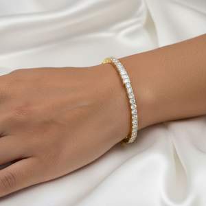 Bracelet jonc en diamants ronds et taille émeraude sertis à griffes, 4.00 CTW - Product Image 6