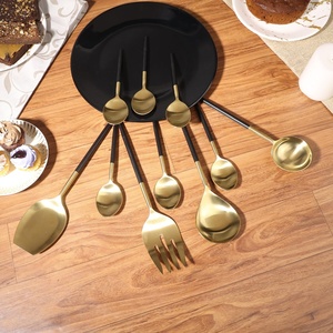 Ensemble de couverts modernes en or avec poignées noires, finition miroir haute brillance, compatibles lave-vaisselle, ustensiles de restauration - Product Image 4
