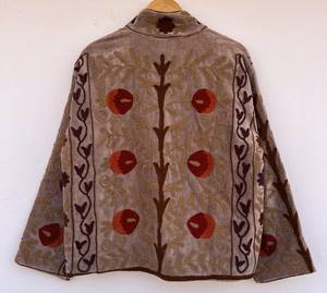 Chaqueta Impermeable de Invierno Suzani de Terciopelo Hecha a Mano |   Abrigo Boho Reversible Bordado de Talla Grande con Forro de Algodón |   Regalo para Ella - Product Image 2
