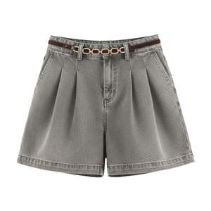 Shorts de Mezclilla Azul Claro Desgastados de Cintura Alta para Mujer, Estilo Moderno y Atrevido para el Verano - Product Image 3