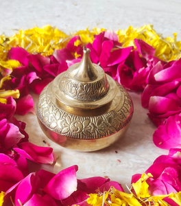 Caja de Sindoor de Latón para Pooja, Caja de Sindoor Religiosa Hindú, Caja Decorativa de Latón Hecha a Mano, Accesorio para Pooja, Templo Indio, Mandir para el Hogar - Product Image 6