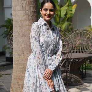 Robe trapèze en coton imprimé La Rochelle, entièrement doublée, avec ceinture, manches bouffantes, taille naturelle, écologique et lavable - Product Image 1