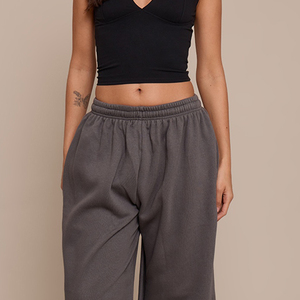 Pantalon de jogging ample gris uni personnalisé pour femme, coupe décontractée, en polyester et coton, avec logo personnalisé - Product Image 4