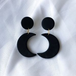 Pendientes de Aro Acrílicos con Forma de Luna Negra, Modernos y Elegantes para Mujer, con Baño de Oro, Joyería de Moda - Product Image 1