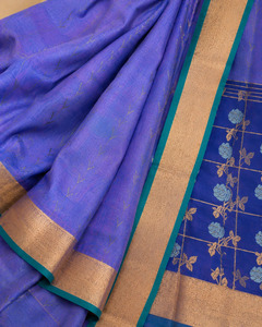 Elegante Saree de Seda Pura Tejido a Mano, Color Lavanda Pétalo, con Borde Dorado Zari, para Bodas y Fiestas Tradicionales Indias - Product Image 5