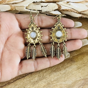 Favoris des Acheteurs : Boucles d'oreilles pendantes en laiton argenté, style bohème, avec pierre de lune, pour femme, design ethnique tribal à plumes, Or/Argent/18K - Product Image 4