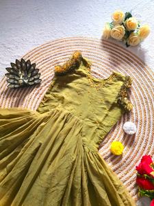 Robe en soie pure Kota de qualité supérieure avec broderies artisanales, un magnifique mélange d'élégance pour les fêtes et les festivals. - Product Image 2