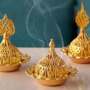ที่ใส่ธูปทองเหลืองขัดเงาโบราณ พร้อมด้ามจับยาว สำหรับพิธีกรรมทางศาสนาแบบอินเดียดั้งเดิม - Product Image 1
