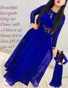 Nouvelle robe de soirée style Anarkali, richement brodée, en georgette, pour mariage et occasions spéciales, style indien et pakistanais. - Product Image 5