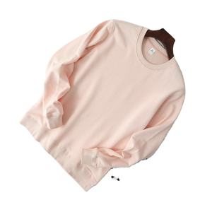 เสื้อสเวตเตอร์สวมหัวแขนยาวโอเวอร์ไซส์สำหรับผู้หญิงพิมพ์ลายโลโก้ด้านหน้าสำหรับฤดูหนาว - Product Image 1