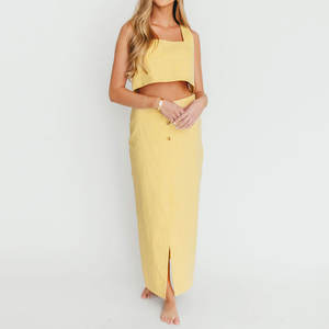 Conjunto de Dos Piezas Personalizable en Color, Falda Hermosa sin Costuras de Alta Calidad, Top Corto sin Mangas con Cuello en V y Falda Plisada - Product Image 2