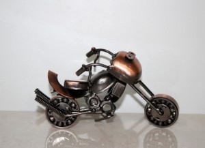 Modèle de moto chopper en fer antique moderne, fabriqué à la main |   Sculpture de vélo en fer de récupération industrielle, décoration de table, cadeaux B2B - Product Image 6