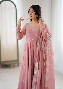 Costume Anarkali traditionnel rose pour femmes avec dupatta brodé, coupe ample, longueur cheville, en coton, style Inde Pakistan, vêtements décontractés - Product Image 6