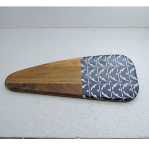 Planche à découper en bois et résine, design haut de gamme, avec incrustation de résine, plateau à fromage en bois, à prix très avantageux - Product Image 1