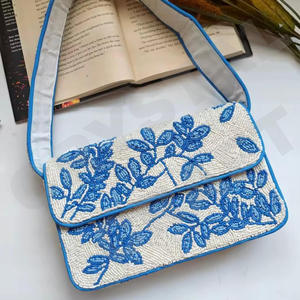 Sacs de rangement, Sac à bandoulière rose perlé, Sac de voyage en paille fait main à double compartiment, avec motif floral papillon personnalisé et perles de verre - Product Image 4