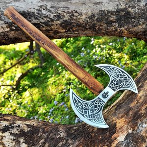 Hache viking à double tête forgée à la main – Tête en acier au carbone gravée à l'acide, manche en bois de frêne massif avec fourreau en cuir – Haches OEM personnalisées - Product Image 5