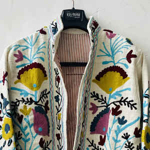 Chaqueta de algodón Suzani hecha a mano en India, chaqueta corta bordada a mano, abrigo unisex, chaqueta corta Suzani hecha a mano - Product Image 3
