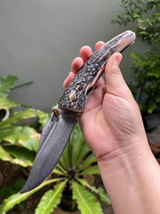 Cuchillo Plegable SHARP POINT TRADES con Hoja de Acero Inoxidable de 0.5mm de Grosor, Mango de Madera y Apertura con Perilla, 6.7 pulgadas - Product Image 5
