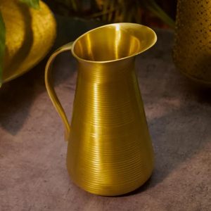 Vase Pichet Doré en Aluminium avec Finition Laiton Martelé à la Main, Carafe Décorative pour Table Centrale de Salon Moderne - Product Image 6