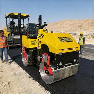 Compacteur vibrant à double tambour puissant pour la réparation routière et la construction de fondations de chaussées - En promotion - Product Image 1