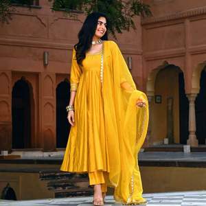 Conjunto de Fiesta de Seda Lisa con Top y Pantalón con Dupatta de Organza Amarillo - Product Image 6