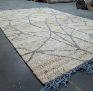 พรมปูพื้นกันลื่นทำจากผ้าโพลีเอสเตอร์ลายดอกไม้และปอกระเจา - Product Image 3