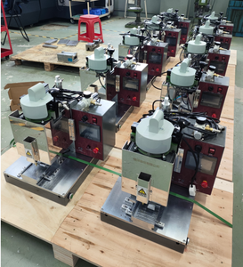 Machine de moulage à chaud compacte pour la production de petites séries de modules électroniques et de protections de capteurs - Product Image 6