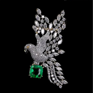 Colgante de águila con incrustaciones de diamantes, moderno, para mujer, con gema verde real, oro amarillo, diamante cultivado en laboratorio, collar con colgante, venta al por mayor - Product Image 1