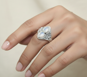 Anillo vintage de plata 925 con piedra lunar arcoíris, hecho a mano, filigrana, estilo bohemio, con forma de pera, doble piedra, regalo de Navidad para ella. - Product Image 3