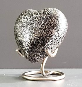 Urne funéraire contemporaine en aluminium en forme de cœur pour cendres, avec couvercle artistique sécurisé et finition raffinée - Product Image 6