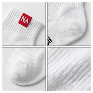 Chaussettes basses North Approach blanches respirantes pour usage quotidien décontracté, tricotées avec logo imprimé sur le dessus - Product Image 4