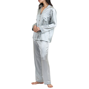 Ensemble de pyjama pour femmes tendance, fabriqué avec des matériaux doux pour offrir confort, style et une coupe relaxante pour les nuits de sommeil. - Product Image 3